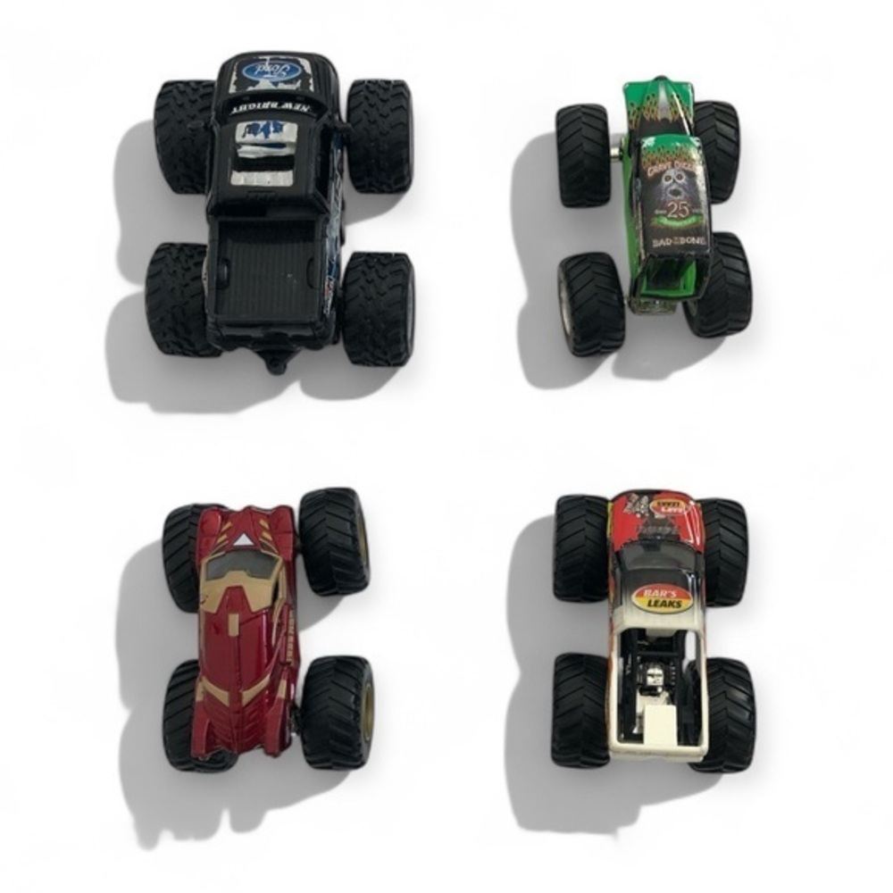 🎁HOT WHEEL ASSORTED TRUCKS 4 PCS SET